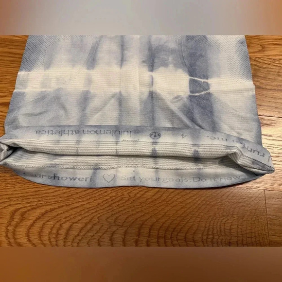 Lululemon Tie Dye Swiftly Tank Top blue and white size 4 - Picture 8 of 9